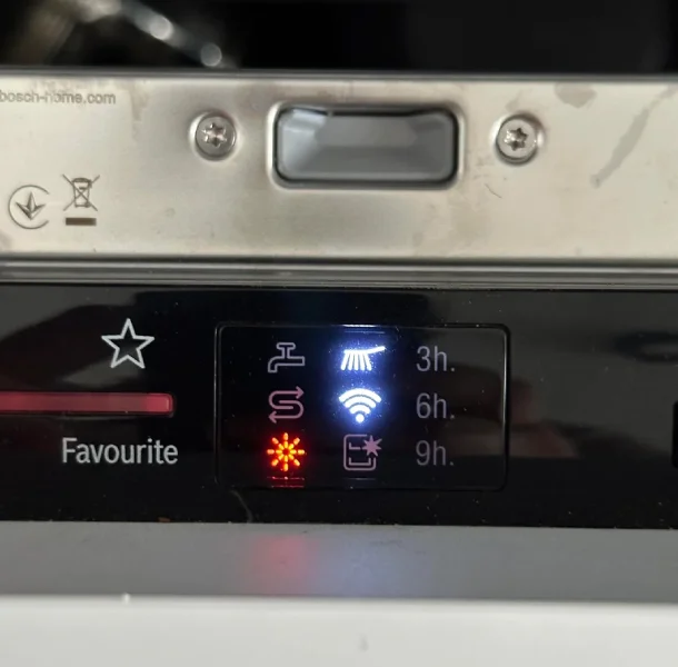 The-dishwasher-red-warning-light-is-on
