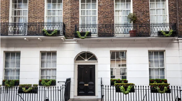 typical-exterior-of-a-London-flat