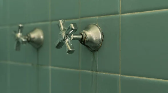closeup-of-leaking-shower-valve