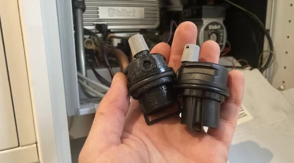 heating-engineer-is-holding-a-vaillant-pressure-sensor