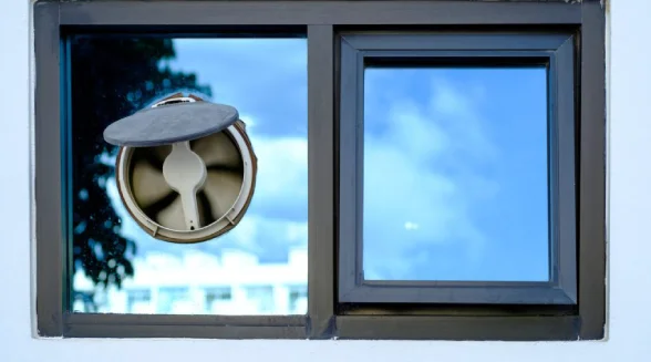 window-mounted-extractor-fan