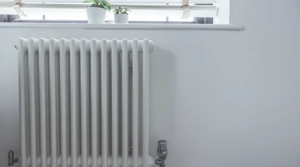 white-colour-radiator-is-inside-a-London-house