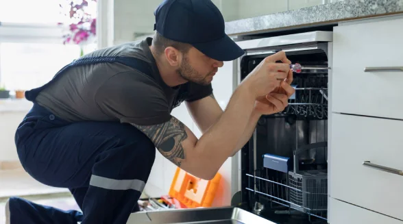 appliance-installation-service-is-installing-a-new-dishwasher