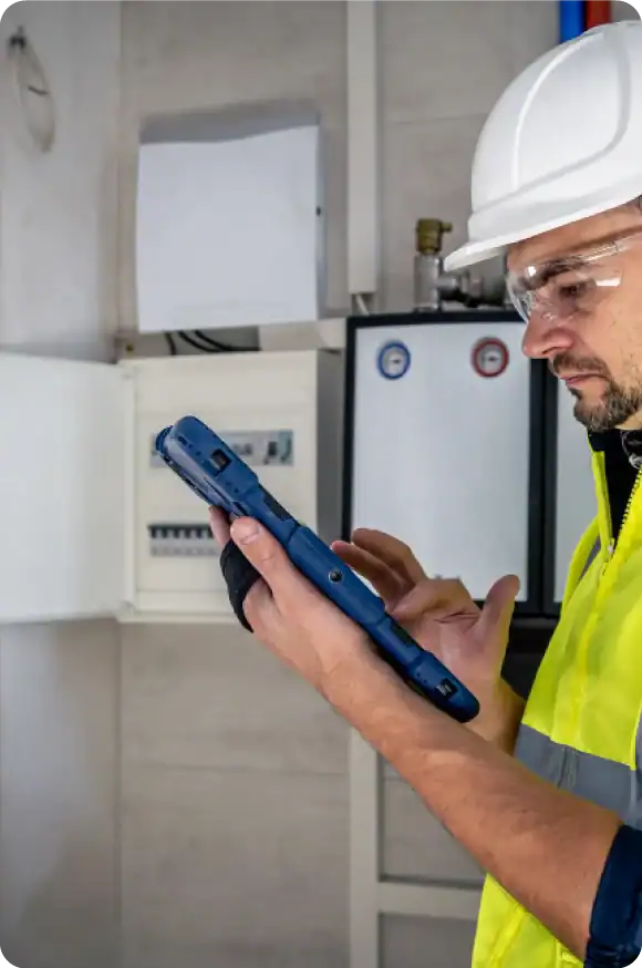 fire-risk-assessor-finishing-the-fra-survey