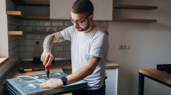 man-is-performing-cheap-cooker-installation